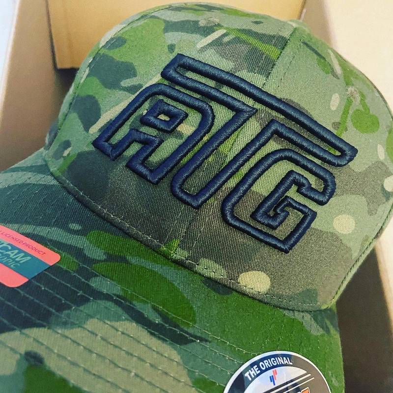 3D-Stickerei auf Camouflage-Kappe, ATG Logo erhaben gestickt Wien