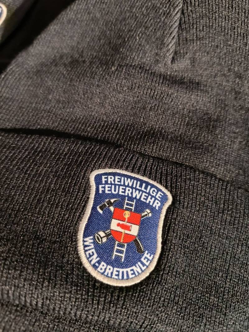 Feuerwehr Haube mit gedrucktem Aufnäher, Wien-Breitenlee Wappen