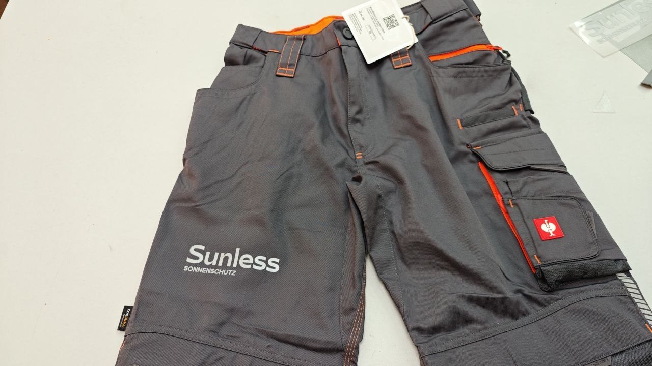 Sunless Sonnenschutz Logo auf Engelbert Strauss Arbeitshose bedruckt Wien