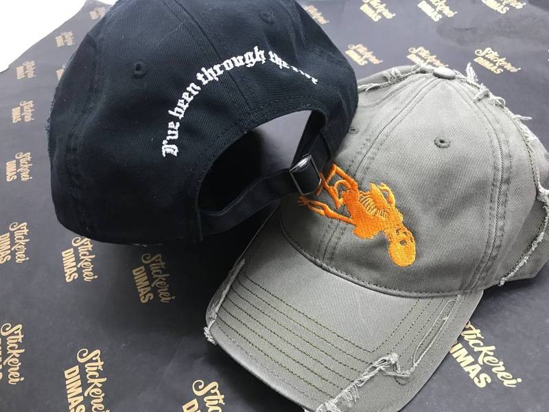 Vintage Kappen mit Stickerei, Bestickte Distressed Caps Wien