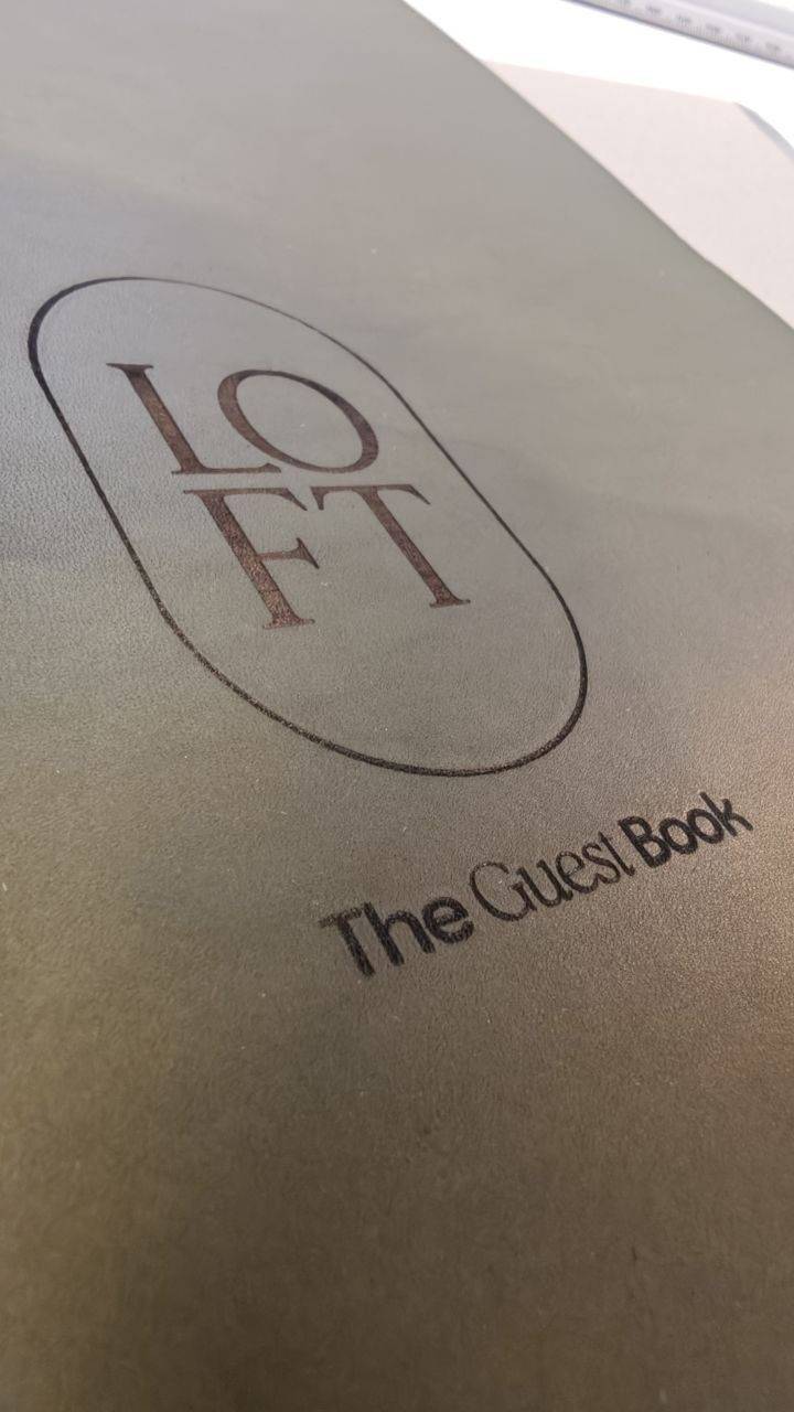 Lasergravur auf Leder, LOFT Guest Book Personalisierung Wien
