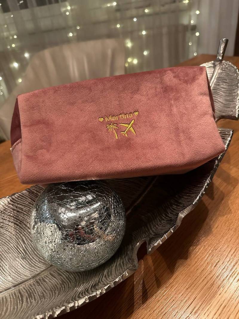 Personalisierte Kosmetiktasche mit Name Martina bestickt, Geschenkstickerei Wien