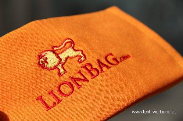 Stickerei auf Accessoires, Lionbag Logo gestickt