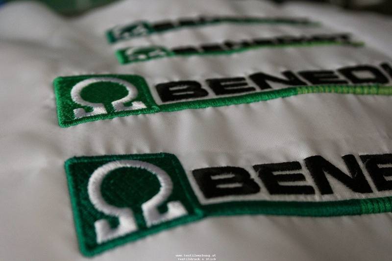 Benelli Logo auf Stoff gestickt, Markenstickerei Wien