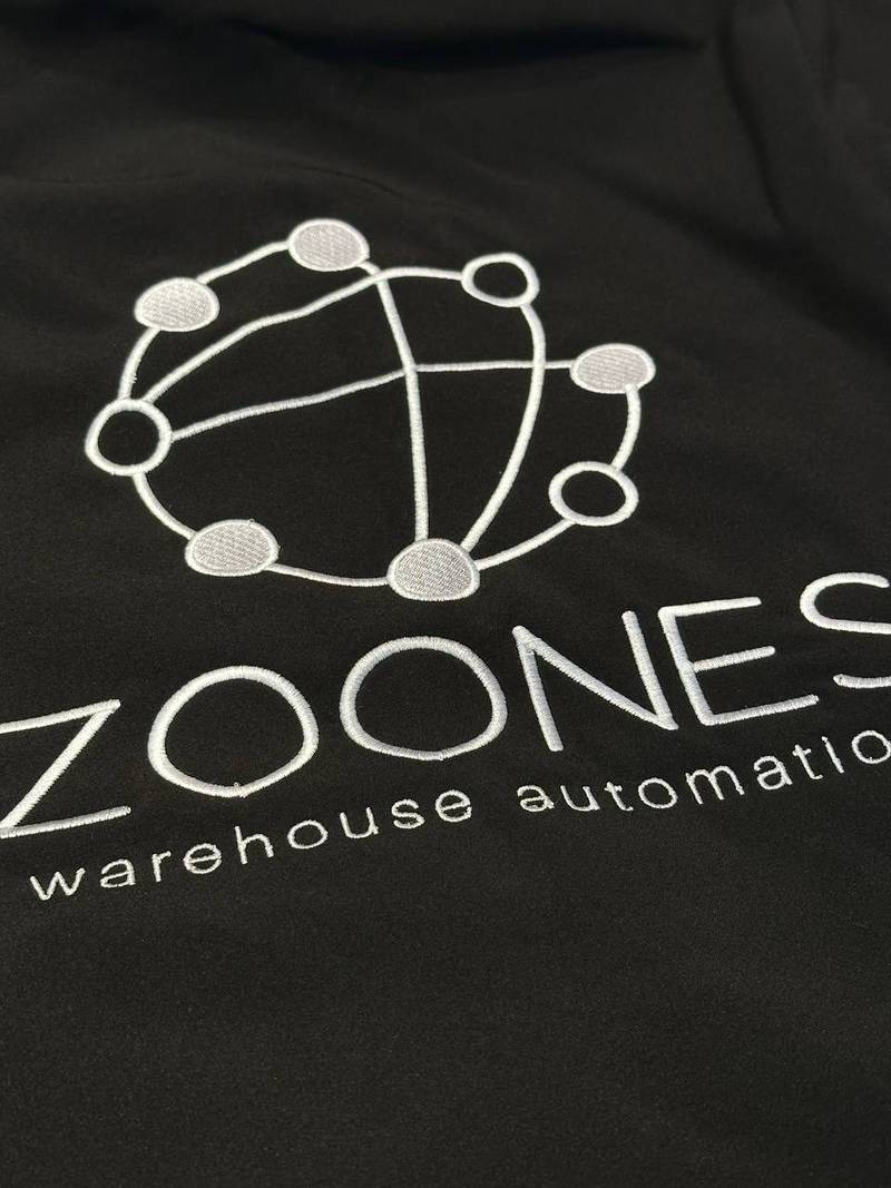 Zoones Warehouse Automation Logo gestickt, Detailstickerei Wien