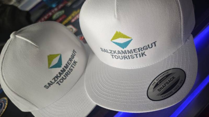 Salzkammergut Touristik Kappen bestickt, Kappenstickerei Wien