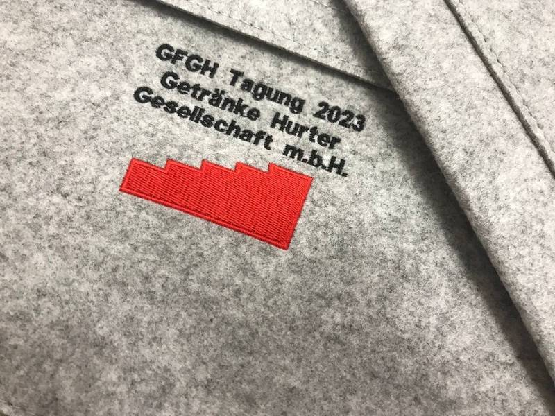 Bestickte Filzmappe, GFGH Tagung Event-Stickerei Wien