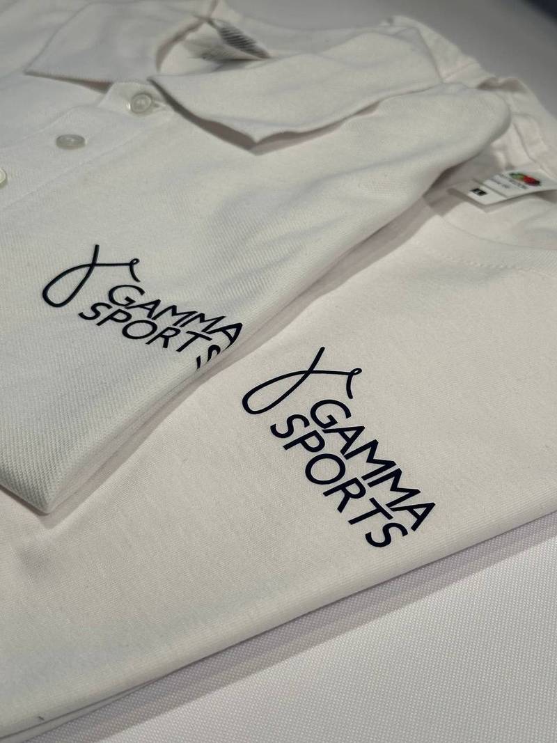 Gamma Sports Logo auf weißem Poloshirt bestickt, Vereinsstickerei Wien