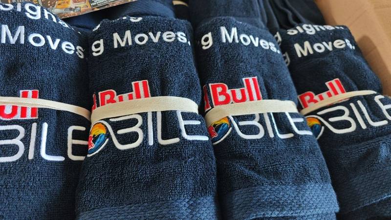 Red Bull Mobile Handtücher bestickt, Großserie Frottee-Stickerei Wien