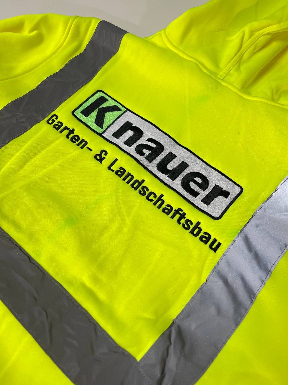Von Arbeitskleidung bis Geschenk: Textilveredelung für jeden Bedarf – Wiener Stickerei Blog