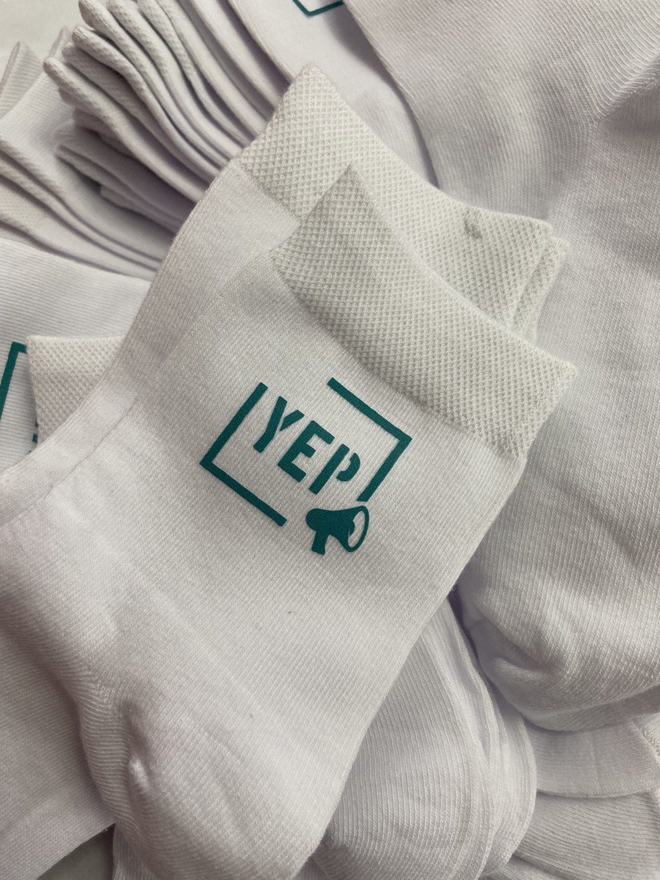 YEP Logo auf Socke bedruckt, Sockendruck Wien