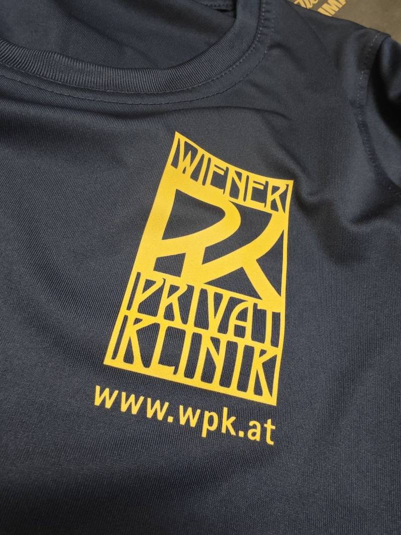 Wiener Privatklinik Logo auf T-Shirt, Textildruck Firmenbekleidung Wien