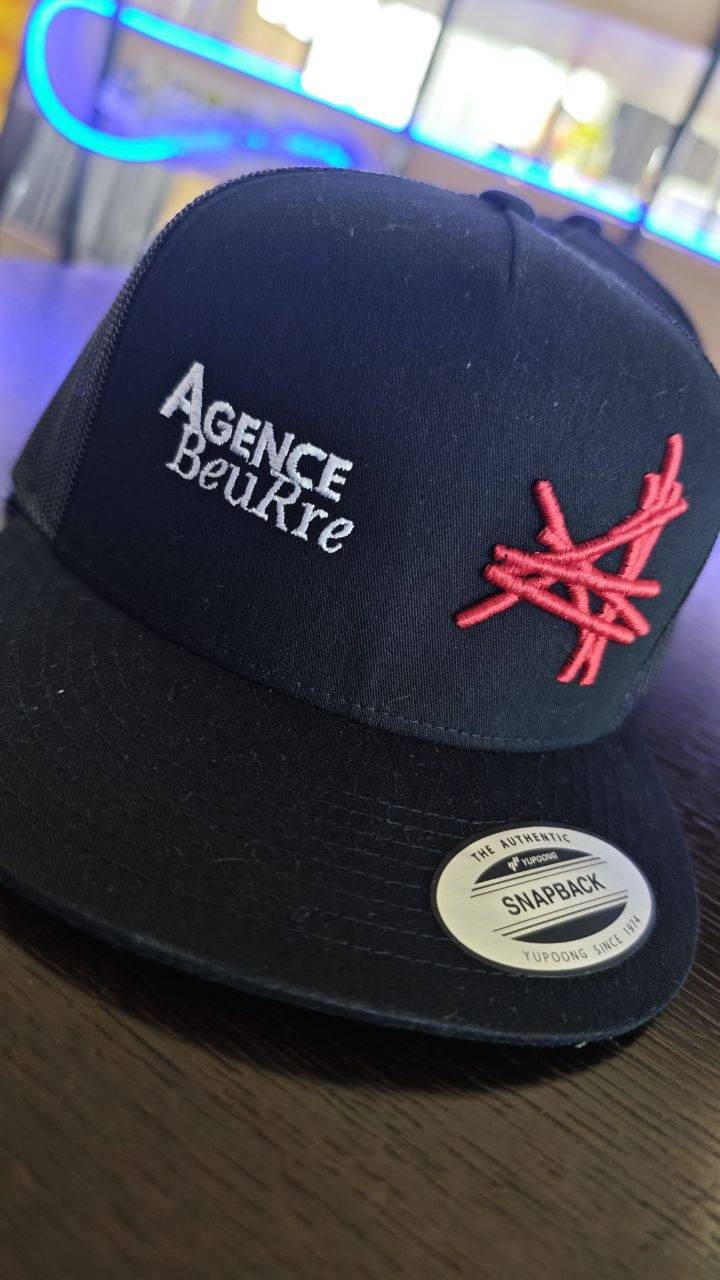Agence Beurre Snapback Kappe bestickt, Kappenstickerei Wien