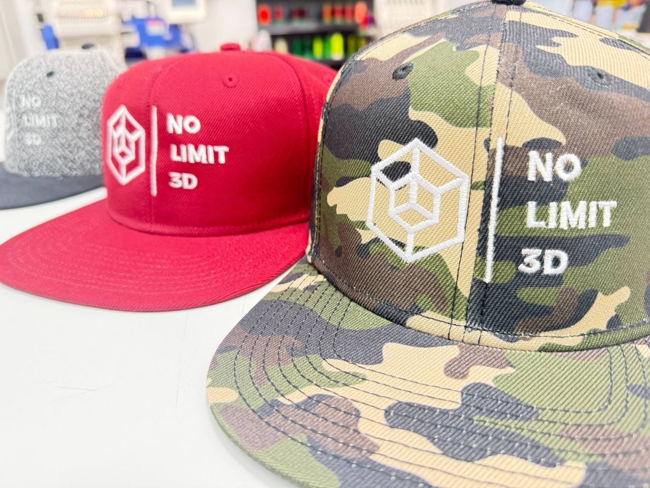 Cap mit Firmenlogo besticken Cap mit gesticktem Firmenlogo auf der Vorderseite, Kappen besticken Wien